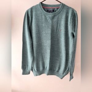 Mens size L sweater Tommy Hilfiger